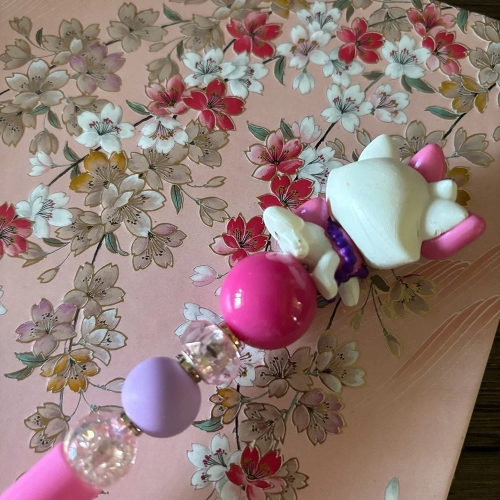 Disney Doorables: Aristocats: Marie party handmade beaded pen